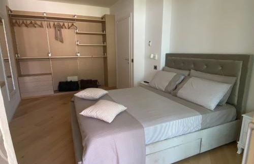 Sea View Embassy Apartment - Foto 16