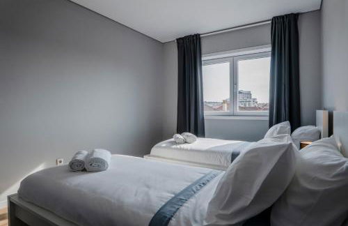 3BR Flat by Casa da Música, Central, Sleeps 6, E - Foto 9