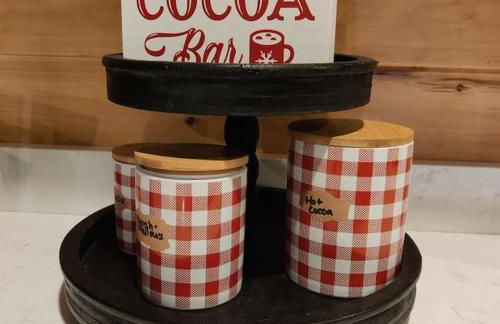 WolfCabin Lux Family Home, Fire Pit, Hot Tub, ADA ramp, ez paved rds - Foto 5