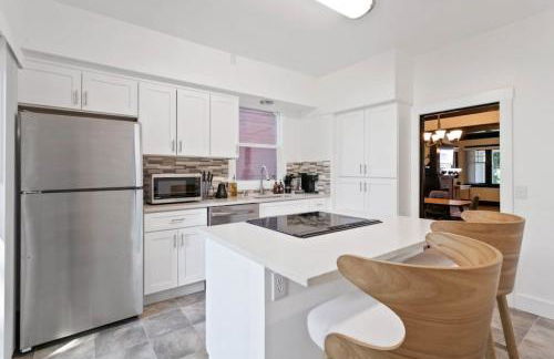 Quaint South Hill Home w Luxury King Bed and Wifi - Foto 8