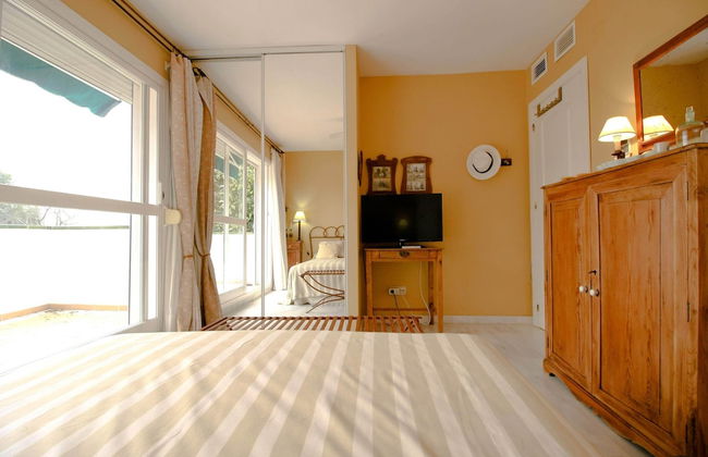 Suitur beachfront duplex with pool and sea views - Photo 4