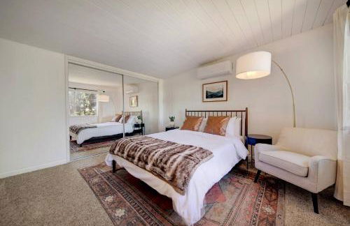 Glass Cabin Under the Pines | Hot Tub • Seclusion - Foto 7