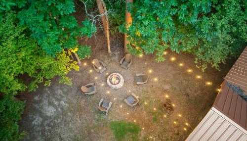 Rustic Family Getaway - Pool Table, Hot Tub, Pets, Great Location - Foto 5, Garden view