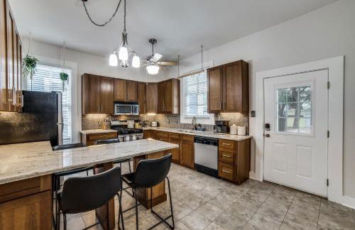 Downtown Historic 2Bdrm, Walk to Riverwalk, Alamo; Beautifully Renovated! - Foto 13