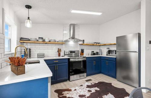 Starlight Horizon 2 Cabins Hot Tub & Pool - Pet-Friendly Texas Hill Country Stay Near Canyon Lake Sleeps 12, Stargazing, Group Getaway - Foto 8