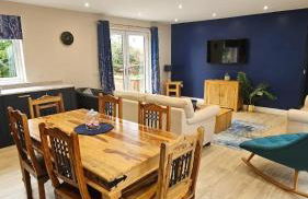 Cosy wee cottage -modern, open plan, parking, EV - Foto 17