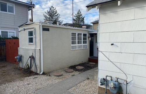 Midtown Charm: 1BR Urban Pad - Foto 2