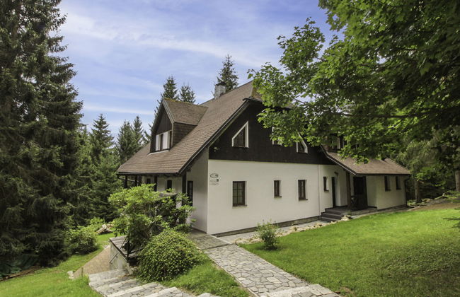 8 bedroom House in Harrachov with garden - Photo 13