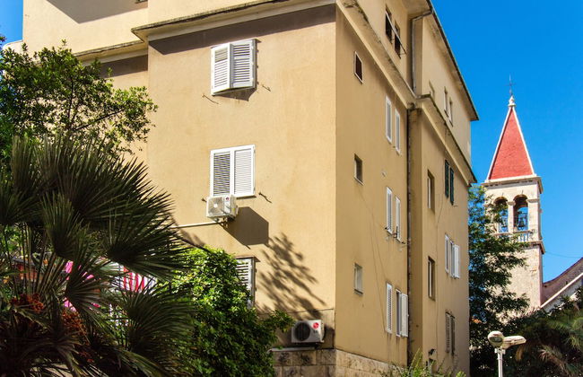 Lugo Apartments - Photo 24