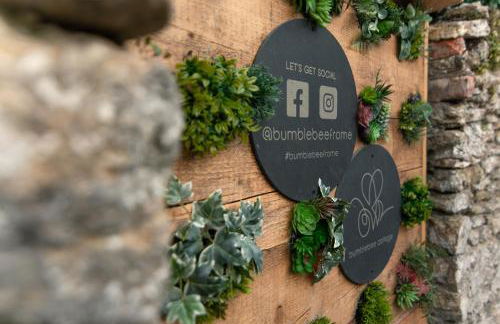 Bumblebee checkout 2pm Frome Longleat Aqua Sana Bath 5 people PRIVACY - Foto 33