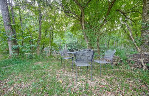 Hot Tub and Creek Views Secluded Perryville Cabin - Foto 26