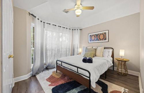 Artist Retreat at Cypress Creek - Hotub - Sleeps 9 - Photo 15