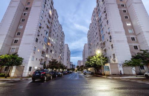 Flats Praia Uberlandia - Apt próximo ao Praia Clube - Area de lazer com Portaria 24 horas, piscina, academia, brinquedoteca, churrasqueira e áreas verdes para caminhadas - Foto 11