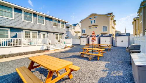 Bright Brigantine Townhome Steps to Beach Access! - Foto 2