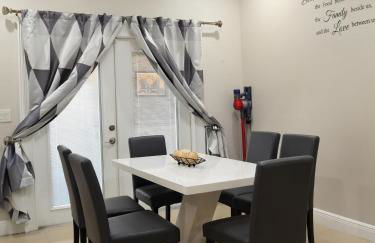 3br,3ba home near Downtown and Airport, Walk to the Stadium - Foto 13