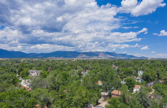Perfect Cottage Downtown Great Patio! - Photo 39