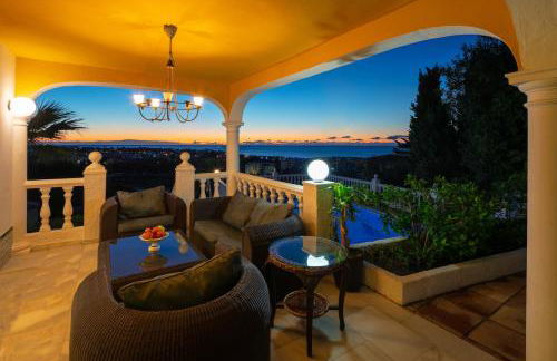 Large Family Villa 500m From Beach with Stunning Views - Photo 4