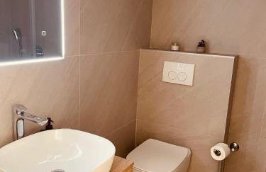 Centrally Chic Studio - Photo 8