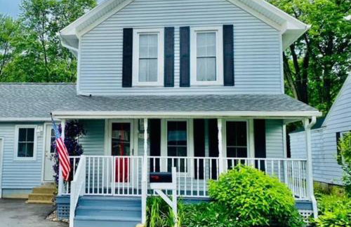 Elm St Retreat - 3 Min walk to Downtown Three Oaks - Foto 2