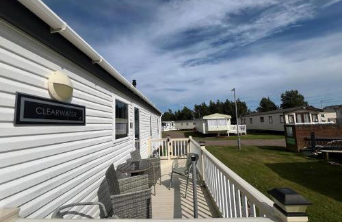 Stunning Lodge Boasting Large Decking Area At California Cliffs Ref 50008L - Foto 4