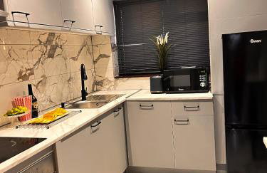 Luxe Smart Home - Basildon Serviced Accommodation - 7 Mins Walk To Basildon Town Centre, Hospital & Train Station - Foto 17