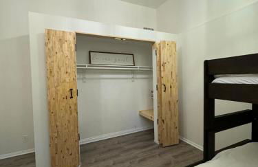 Woodsy Chic Family-Friendly Spacious Getaway - Foto 6