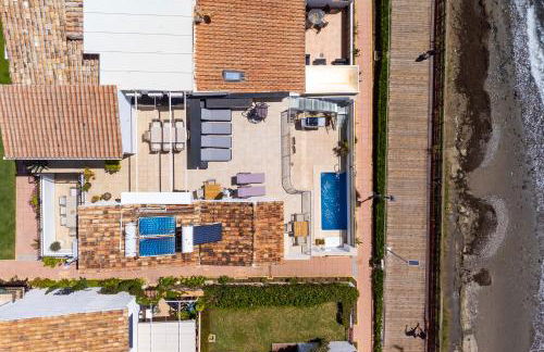 First Row Beach Villa - Photo 65