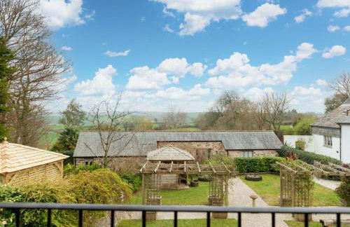 Threshing Barn at East Trenean Farm -Stunning Cornish Cottage sleeping 6 with hot tub, private garden, rural views and EV facilities - Foto 12