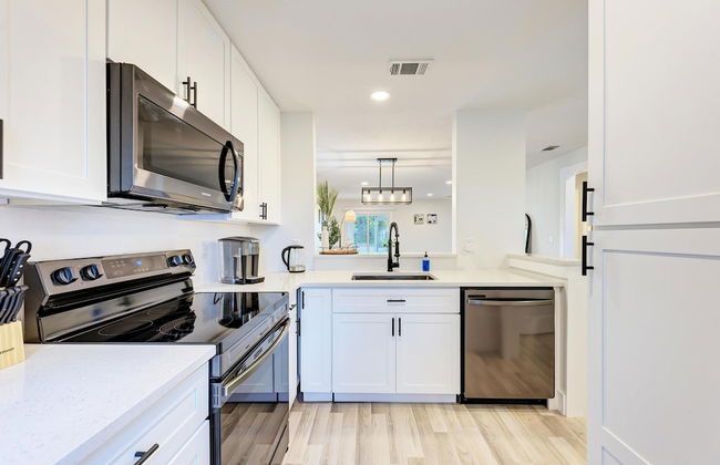 Charming Florida Beach Home w King Bed Patio - Photo 24