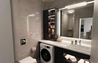 Phil's Apartments - Photo 11