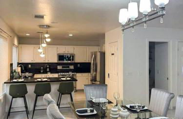 3BR - 3BA w Pool & BBQ -15 Mins to Strip & Airport - Foto 32