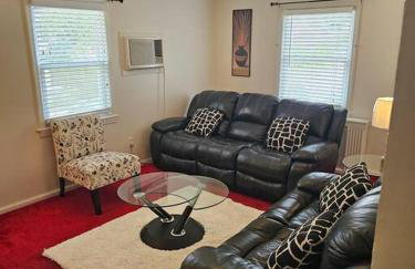 Comfy Getaway minutes from UBS Arena - Photo 3