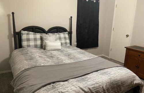 Cozy 3 Bedroom Home in Quiet Neighborhood - Photo 24