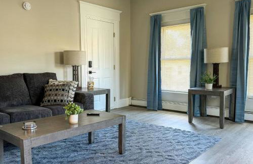 New Remodel | Mins to DHMC & Hanover | Explore NH - Foto 24