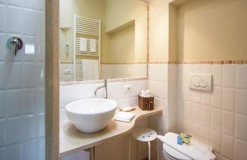 Villa w/ Wine Tours Near Beach - Photo 54