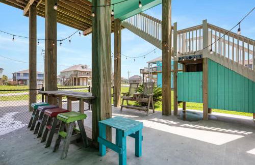 Steps to the Beach | Tiki Bar Fun | Epic Bay Views | Sleeps 8 - Foto 2