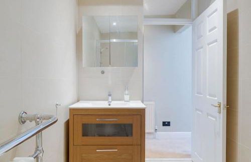 Charming Reigate Cottage Retreat - Foto 40