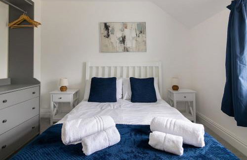 8 Bedroom House in Barwell Sleeps 15 with Parking - Foto 11