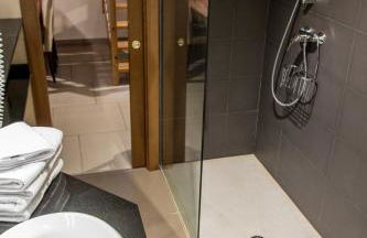 Plaza Apartamentos - Photo 20