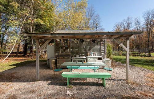 Gorgeous Fully Restored Caravan Nestled in the Trees Along Silver Lake for a Unique Vacation in Woodridge, New York - Foto 23