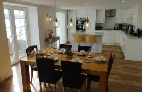 Waterfront Location, Balcony, Sea Views, Free Parking - Foto 15