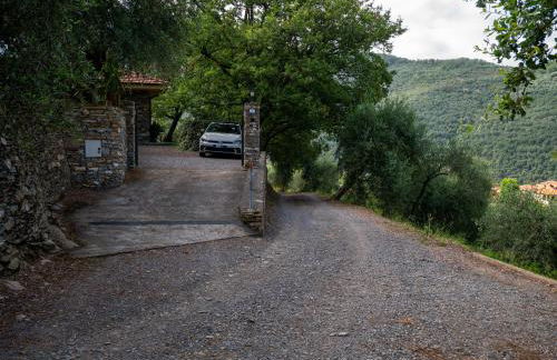 HOST4U - BORGATA VALLONE Apartments with Stunning Garden and Parking - Foto 60