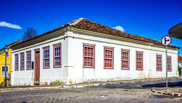 Outside the Ney Braga memorial