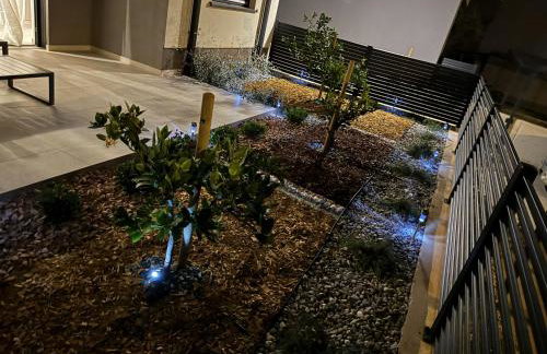 New luxury air-conditioned apartment, with jacuzzi, free parking and gardens - Foto 24