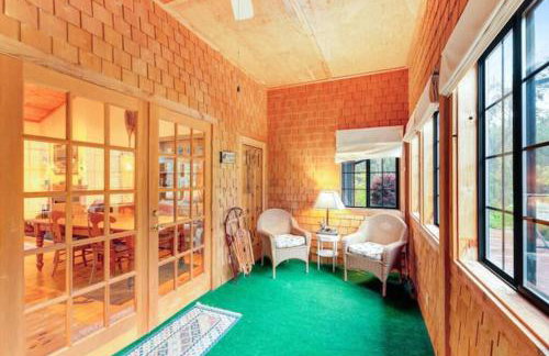 Secluded cabin on 10 acres - hot tub & game room! - Foto 37