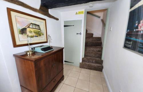 Swan Cottage 2-Bedroom-Netflix-Parking-Nature-Canal - Photo 36