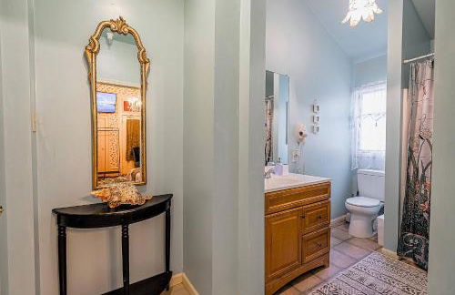 Parlor Room with Private Entrance Bathroom in a Victorian house - Foto 5