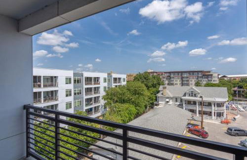 Top Floor City Views! King Bed Pool Gym Free Parking - Foto 32