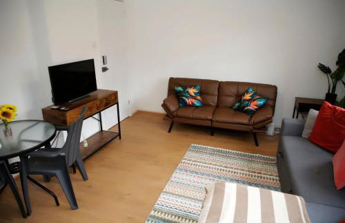 PrimeLuxe Stays - Modern 1BR Apartment with Private Garden Sleeps 4 Near ExCeL and London City Airport - Photo 24