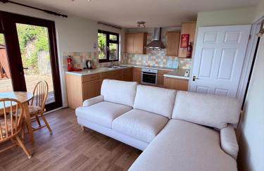 Cliff top chalet with stunning ocean views - Photo 1